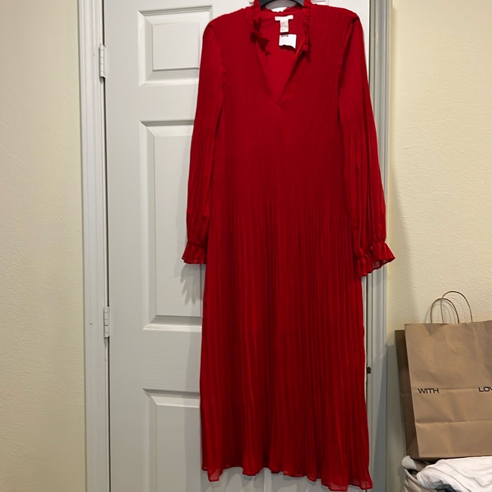 H&M- women maxi dress- size 6 (us)- New with tag